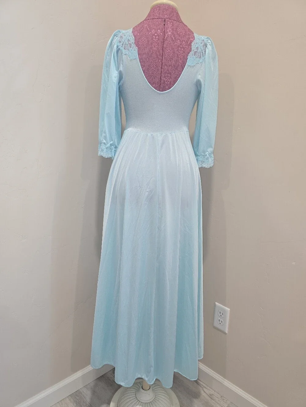Vintage Olga Peignoir Set Nightgown Robe Blue Pearl Lace Size Medium Full Sweep